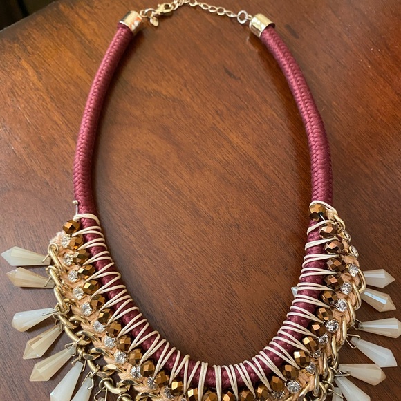 Jewelry - Stunning burgundy necklace